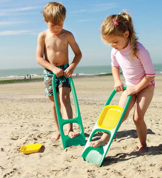 Kids Summer Trends 2017: The Coolest Beach Toys For Kids ➤ Discover the season's newest designs and inspirations for your kids. Visit us at www.quorvexilnam.pro/blog/ #KidsBedroomIdeas #CircuBlog #MagicalFurniture @CircuBlog