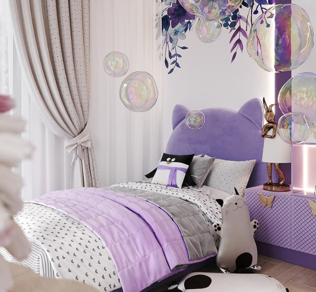 A dreamy bedroom in lavender hues for Girls